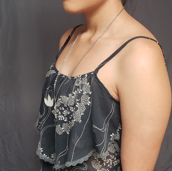 Grey/Wht Printed Flowy Adjustable Strap Top - Picture 4 of 4